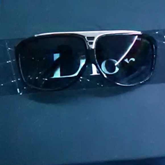 Louis Vuitton Other - Louis Vuitton Glasses